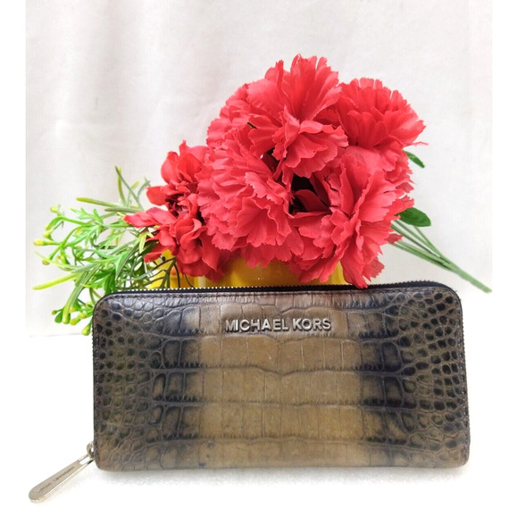 Michael Kors Brown Leather Crocodile Embossed Zip Around Credit Card Wallet - Picture 1 of 12